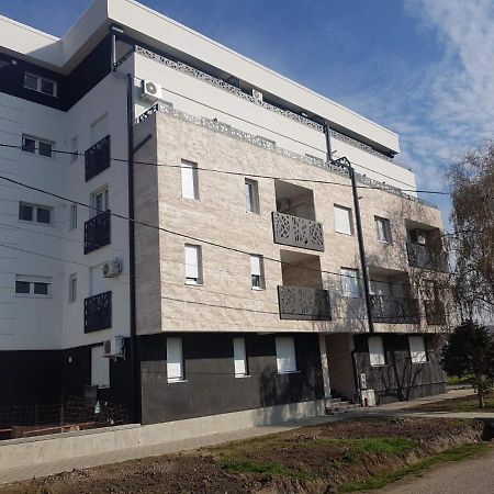 Royal Residence Apartmani 2 Pančevo Esterno foto