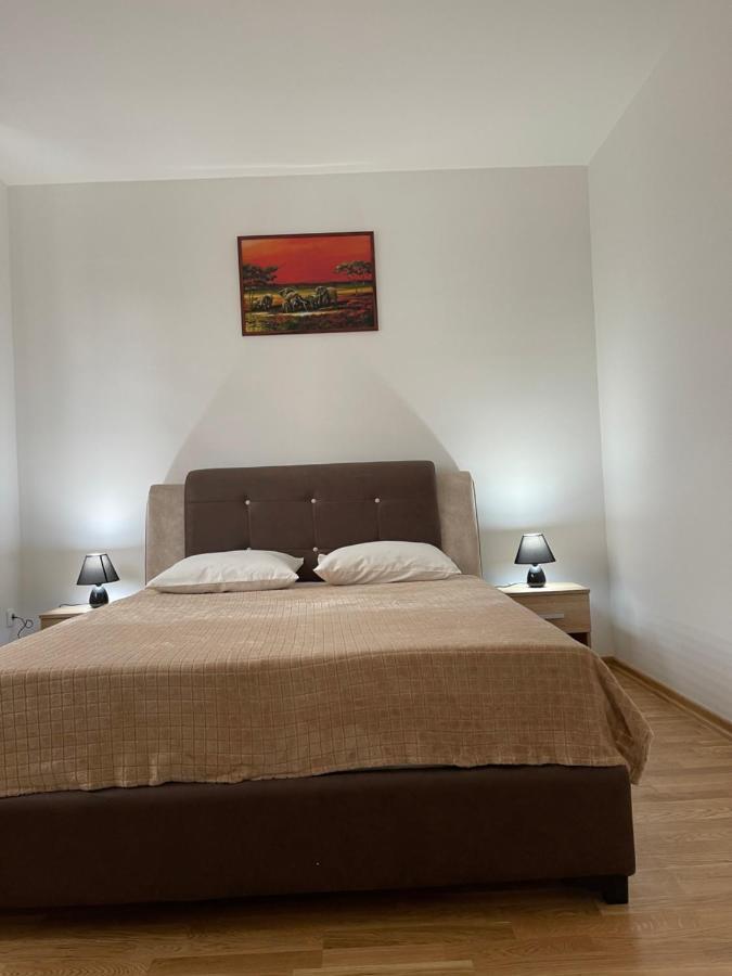 Royal Residence Apartmani 2 Pančevo Esterno foto