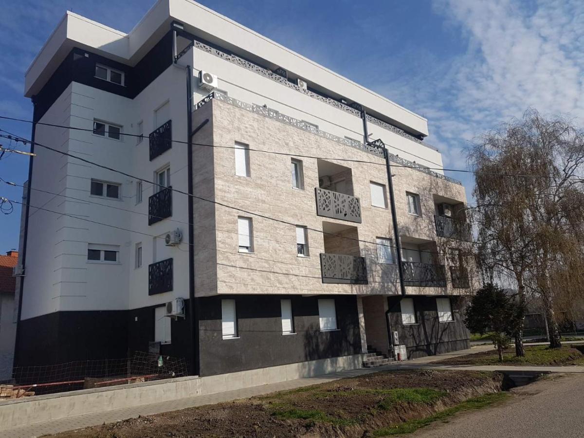Royal Residence Apartmani 2 Pančevo Esterno foto