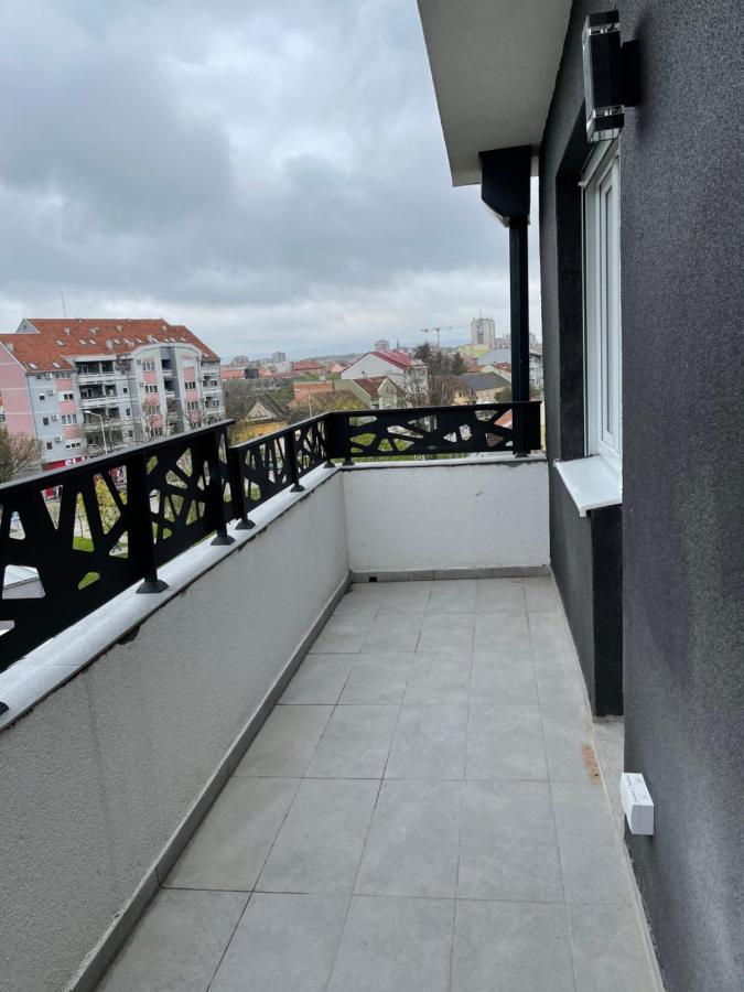Royal Residence Apartmani 2 Pančevo Esterno foto