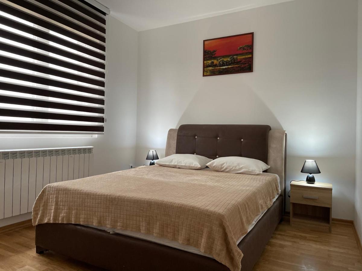 Royal Residence Apartmani 2 Pančevo Esterno foto