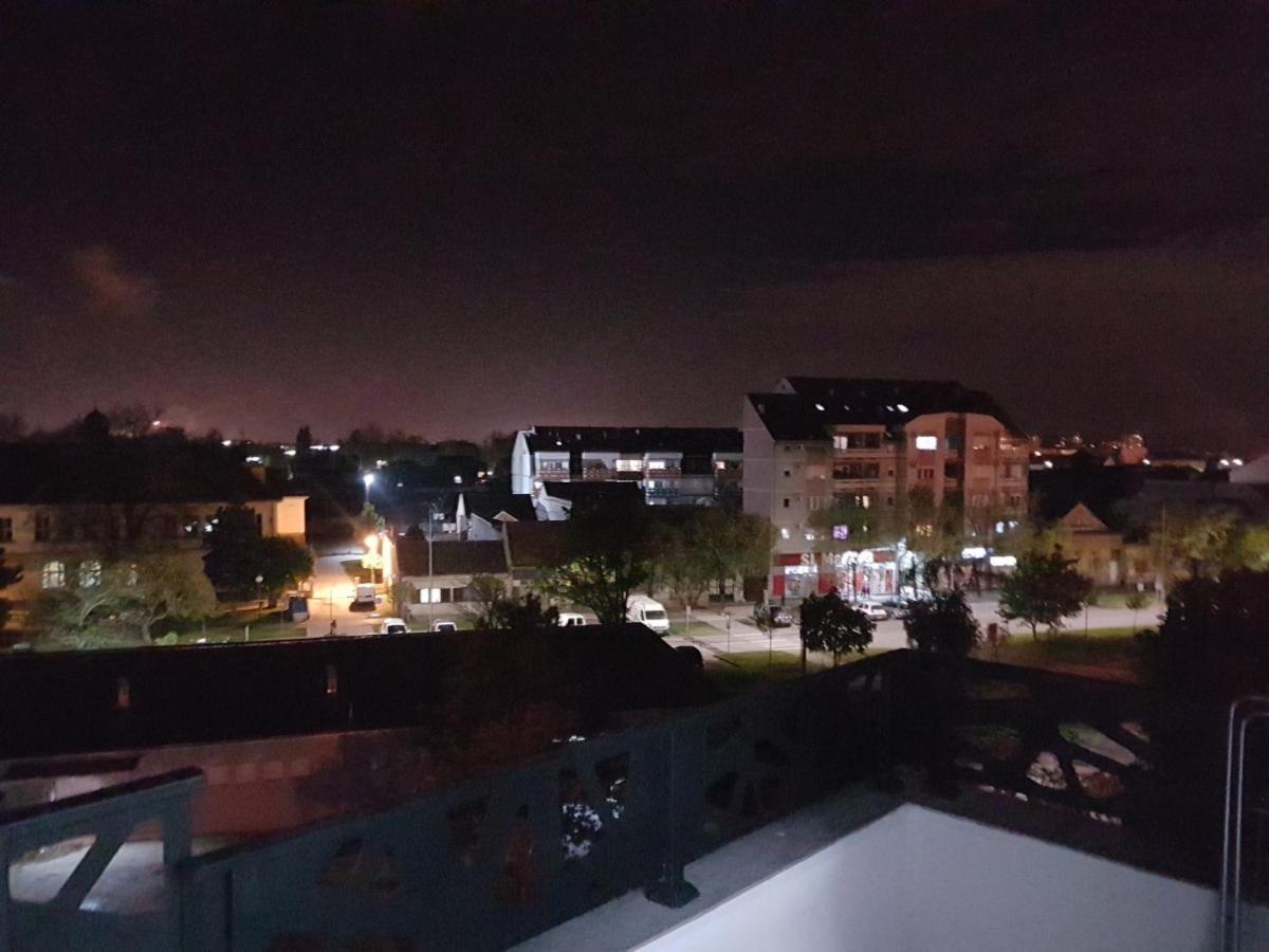 Royal Residence Apartmani 2 Pančevo Esterno foto